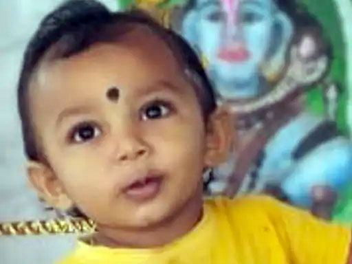 राजनांदगांव में दर्दनाक हादसा: तेज रफ्तार ट्रक ने डेढ़ साल के मासूम को कुचला, आक्रोशित ग्रामीणों ने किया सड़क जाम 1 RJNG Accident pranjat