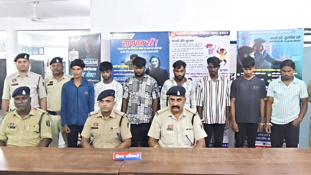 घर छोड़ने के बहाने महिला से गैंगरेप, रात में अकेली देख कर नीयत बिगड़ी, 7 युवकों ने बारी-बारी से किया दुष्कर्म 1 WhatsApp Image 2025 10 02 at 10.53.46 PM